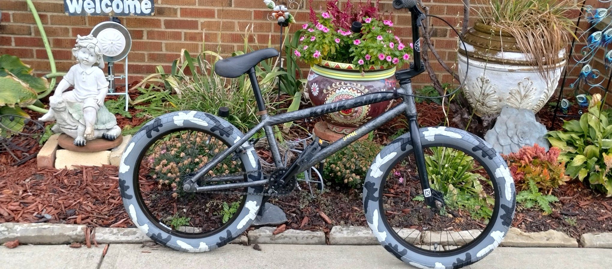 Super Nice 20" Kink Curb BMX Bike Ready To Ride Needs Absolutely Nothing Like New