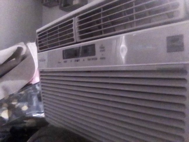 Frigidaire Ac Unit Works Really Good It's On Sale Tonight For $75