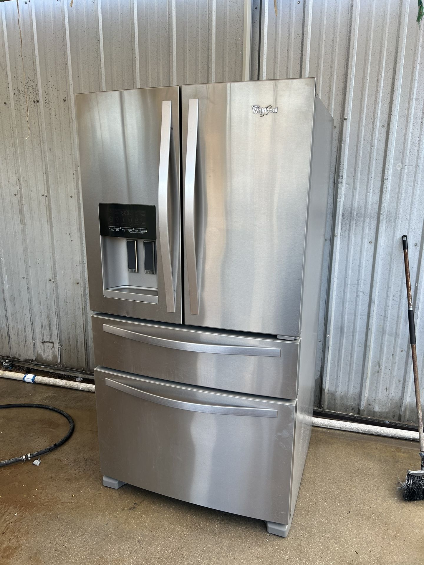 WHIRLPOOL REFRIGERATOR 