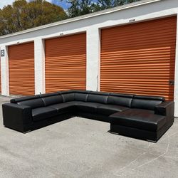 Sectional Couch / U-shape Sofa / REAL LEATHER / Black Color / Great Condition / Delivery Negotiable 