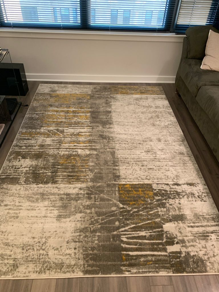 Area rug 5'2" x 7'6"