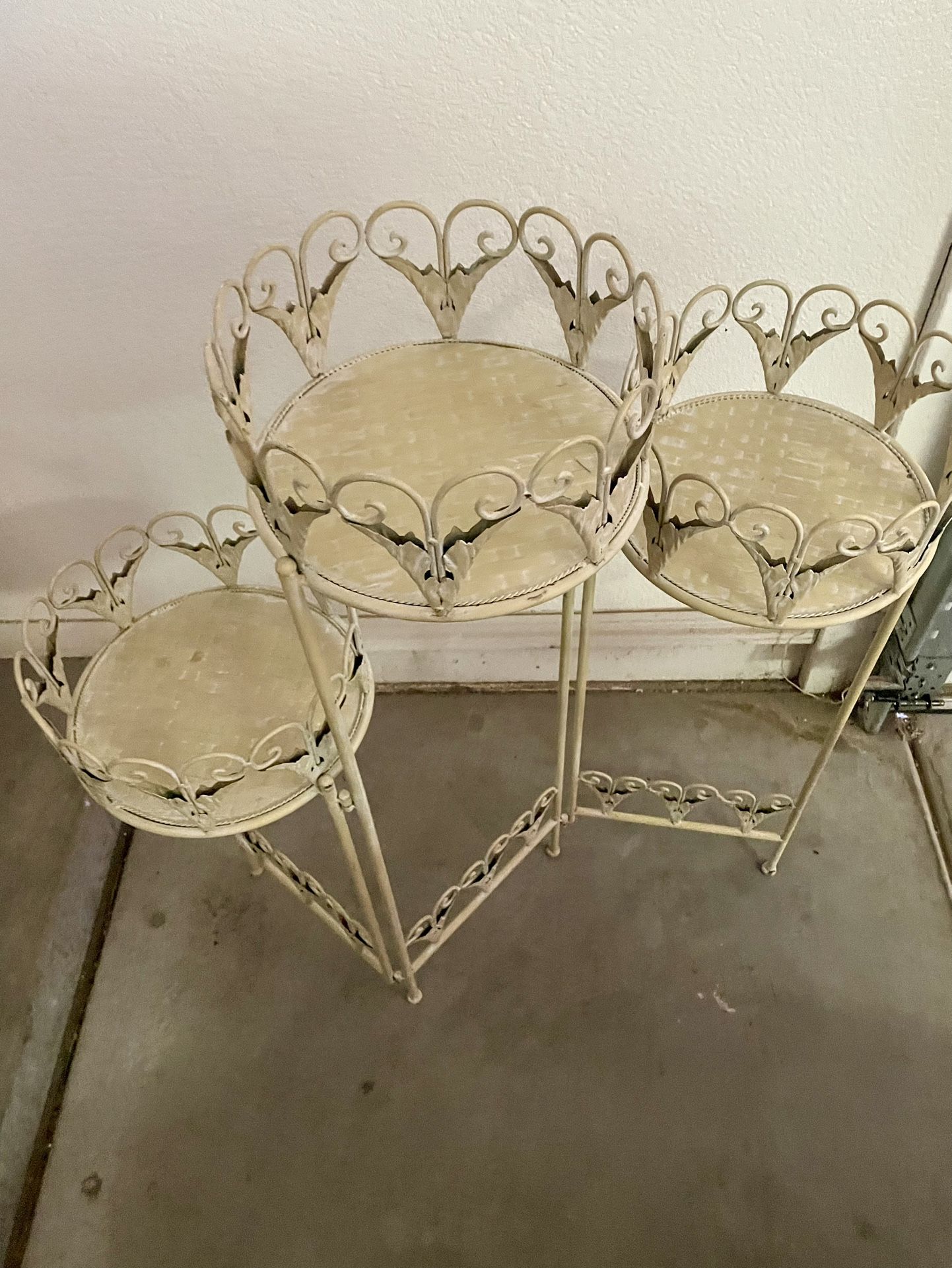 Crean Colored, 3 Plant Metal Plant Stand