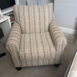 Accent Chair with Wooden Legs 