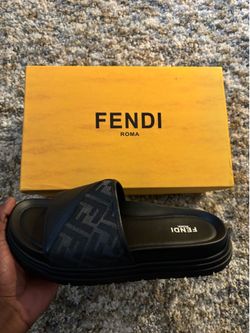 Men’s Fendi slides size 8