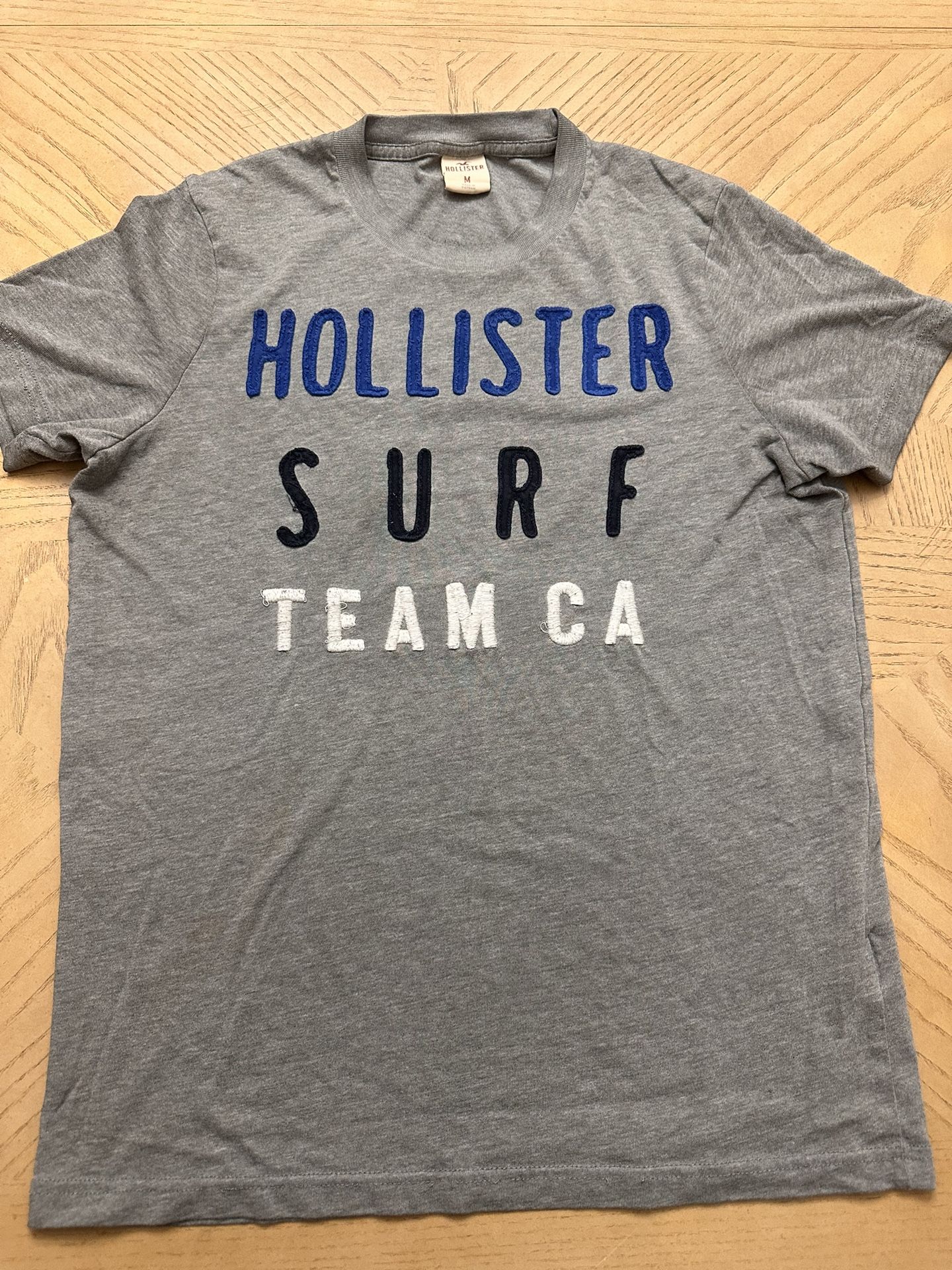 Hollister mens t shirt “Surf Team CA” Size medium