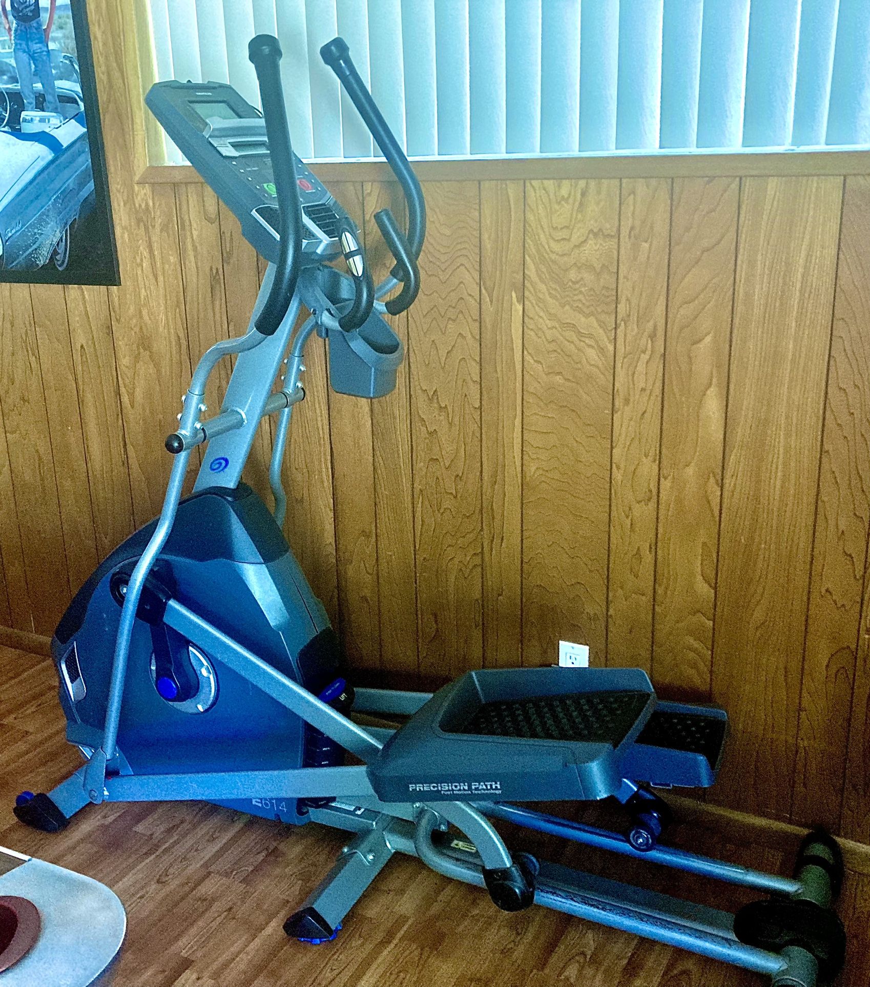 Nautilus E614 Elliptical Machine