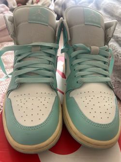Baby blue Nike Jordan 1 mid size 8