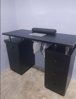 Mesa de uñas negra