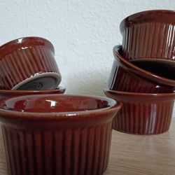 Beautiful 6 Ramekins in Great Condition. Clean and ready to use.
