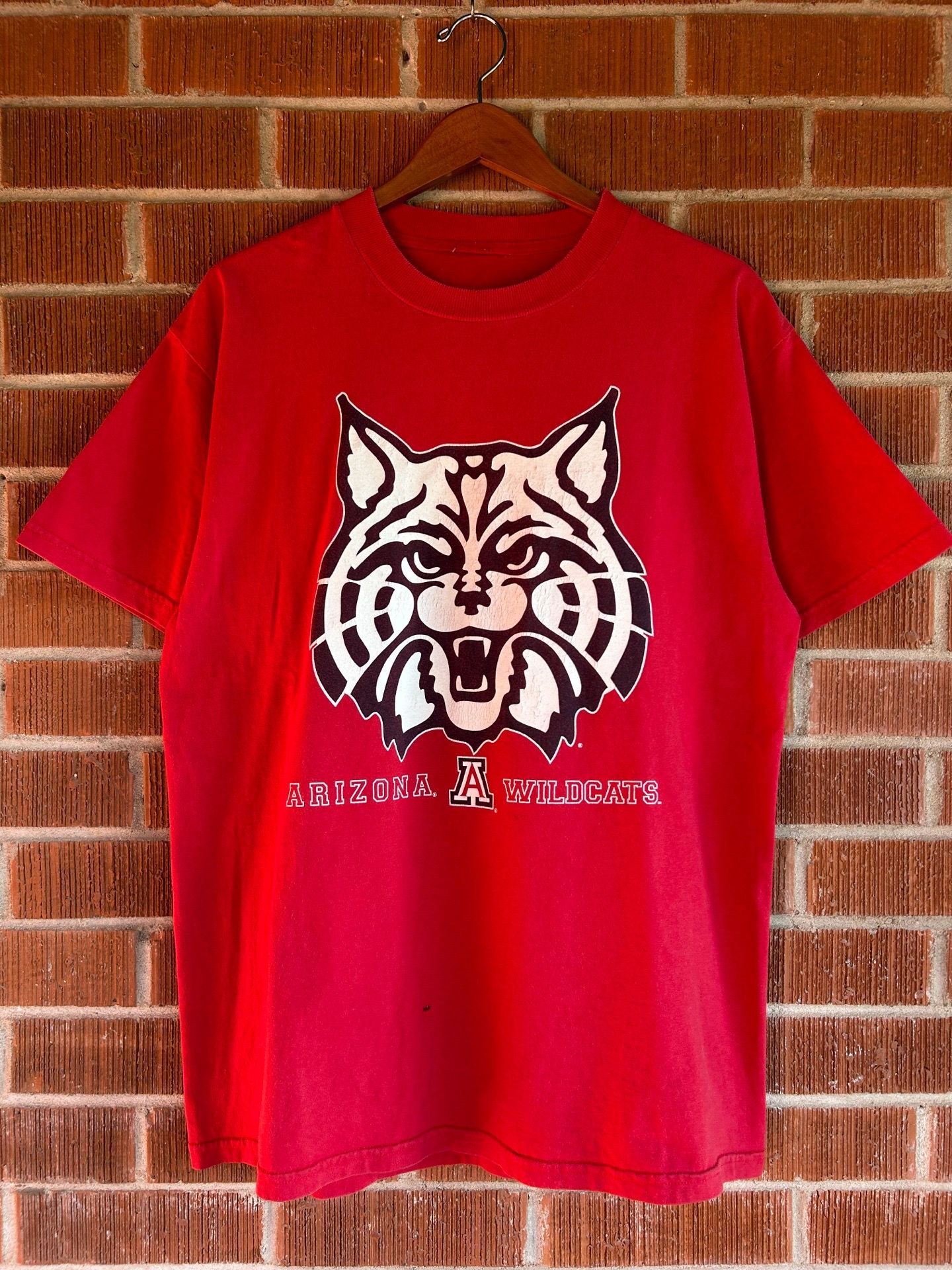 University of Arizona Wildcats Big Face Graphic T-shirt Fits Men’s XL