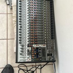 Mixer Console Beringer 20 Channel 