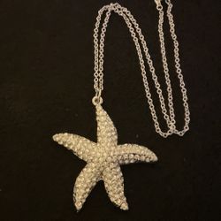 18” SilverTone Necklace With Large Starfish Pendant With Rhinestones 