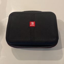 Nintendo Deluxe Travel Case