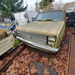 1983 Chev C20 Pickup $1700 OR BEST OFFER 