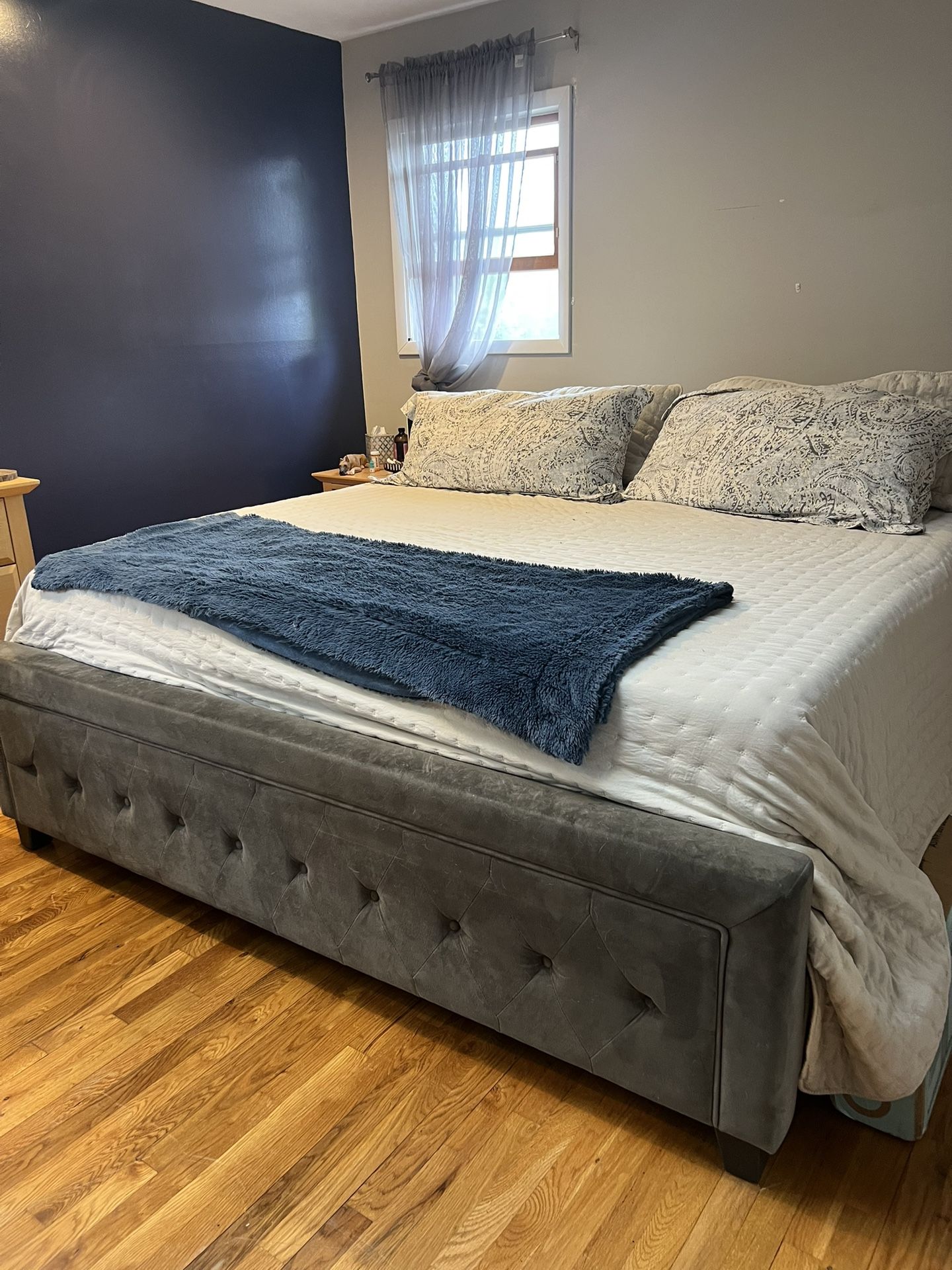 King Sized Adjustable Bed And Mattress