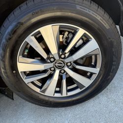 Falken 255/60 R18 Tire