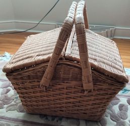 Large Vintage Wicker Picnic Basket