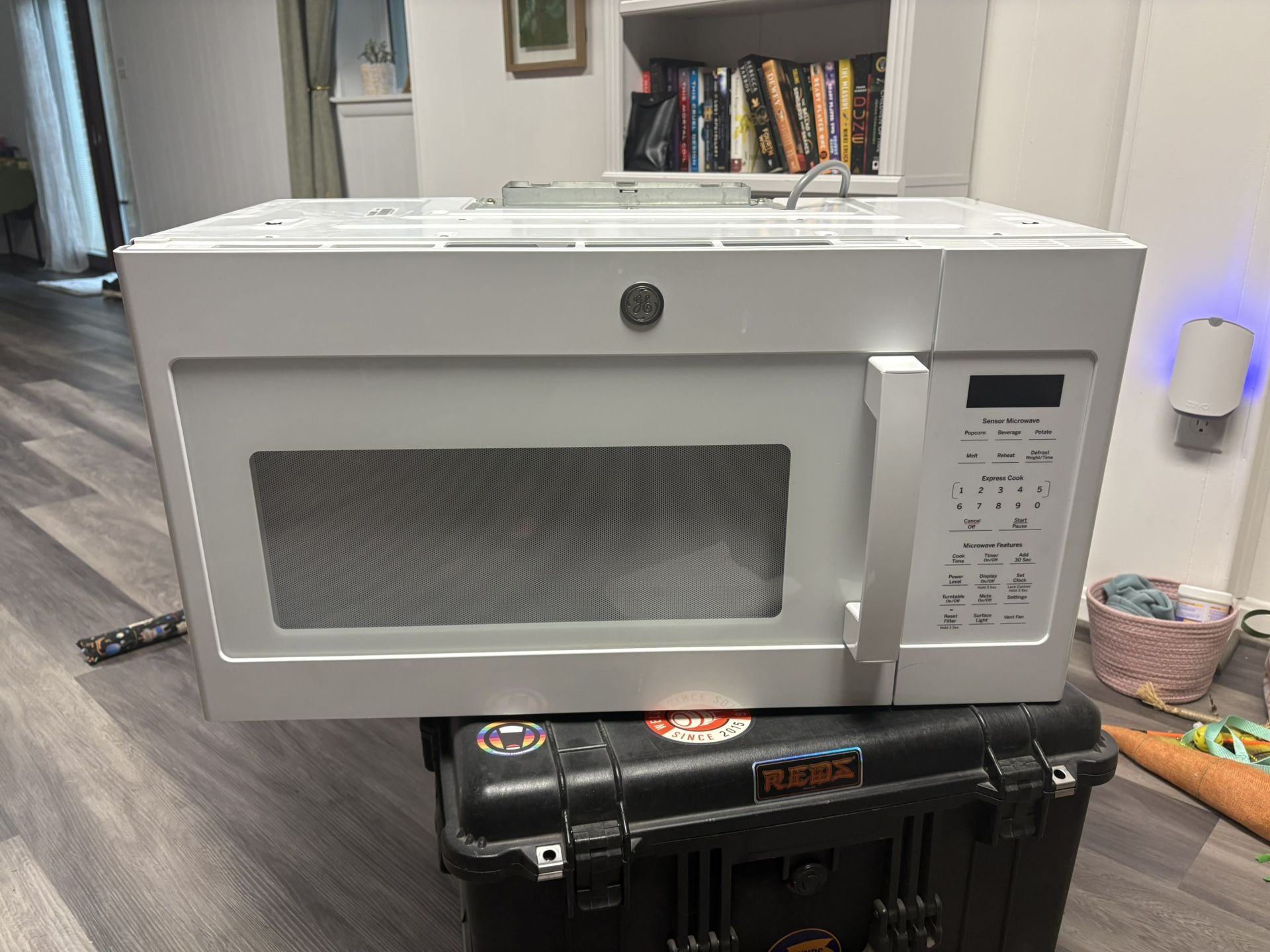 GE MICROWAVE -FREE