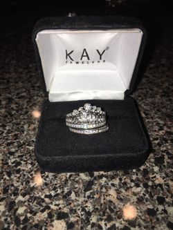 Beautiful tiara silver ring with matching band