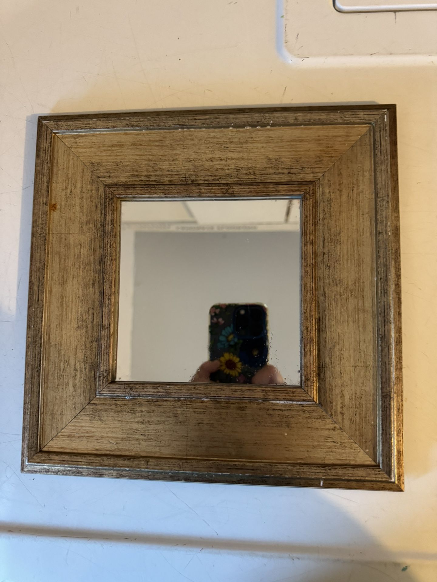 A Small mirror accent