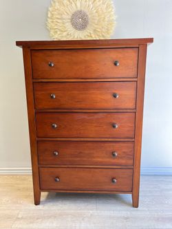 Modern 5 Drawer Tall Dresser With Black Metal Pulls