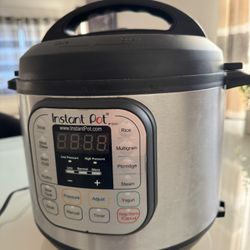 Instant Pot programmable Pressure Cooker. Model: IP-DUO60