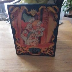 Enesco Walt Disney Snow White In The Box.