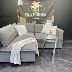 Sectional/couch/sofa, couch couch,87x80, delivery available