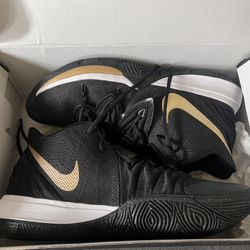 NIKE SHOES ***BRAND NEW IN BOX***