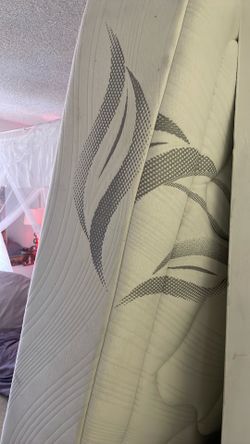 King bed with sheets