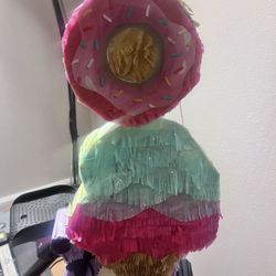 🎁🪅Fun Size Fillable Piñatas. Great For Hiding  Gifts 