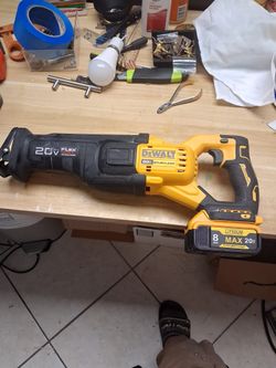 Dewalt Saw Machine