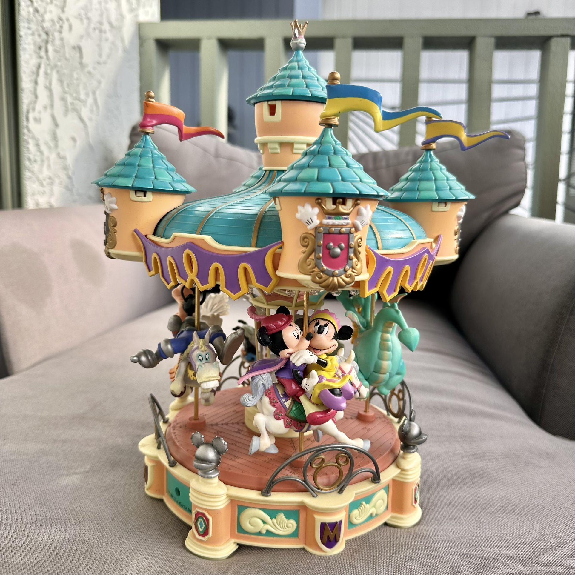 ディズニー メリーゴーランド オブジェ オルゴール ENESCO Sir Mickey