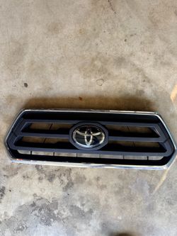 Toyota Tacoma upper Grill