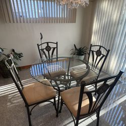 Glass Kitchen Table with 4 Chairs – Like New