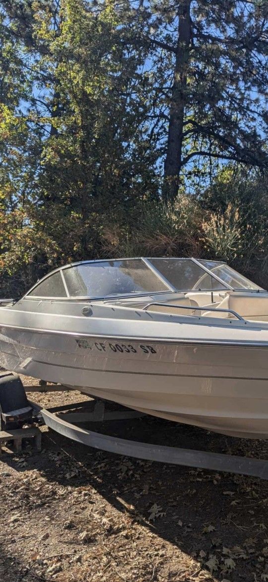 2000 Bayliner Glass Windshield Only
