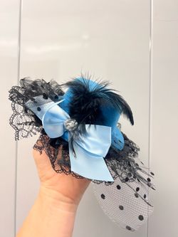 Blue clip on top hat