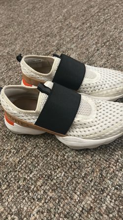 .Sorel white size 6