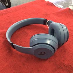 Beats Solo 4 - Wireless Bluetooth On-Ear Headphones-Blue 💵  💳  💵  Cash and Card Accepted