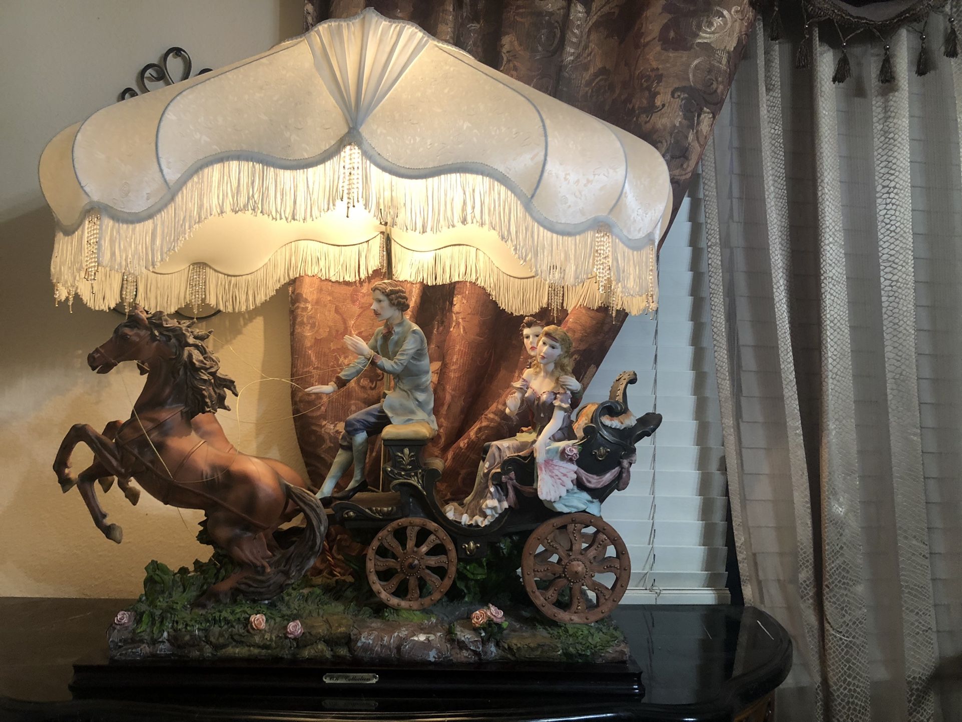 Limited Edition Huge Vintage Collection Horse Carriage Figurine Table Lamp
