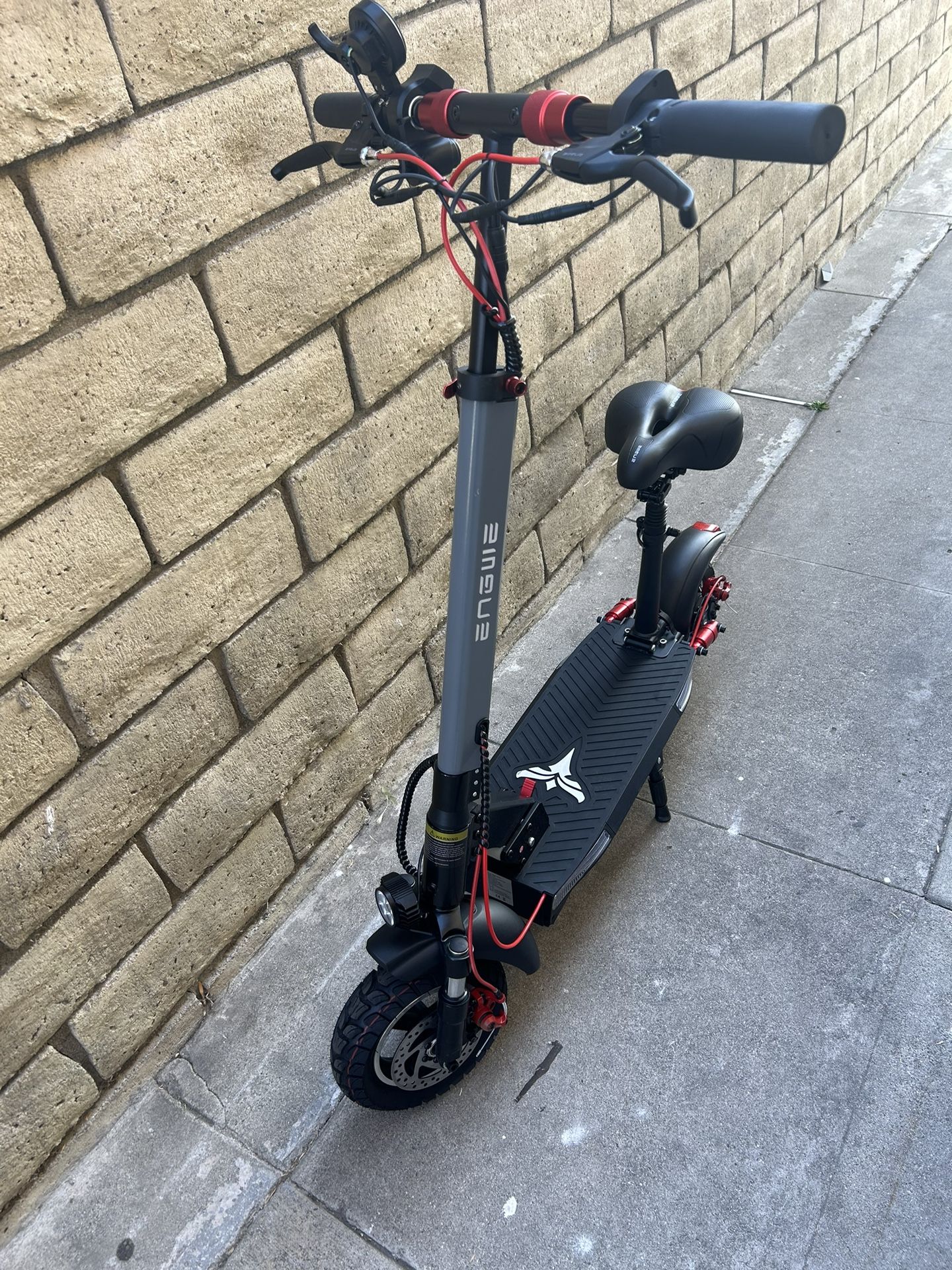 ENGWE Y600 830W Electric Scooter