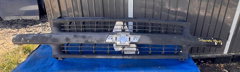 Chevy Silverado grille OEM (1(contact info removed))