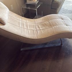 Comfortable Chase Lounge Chair