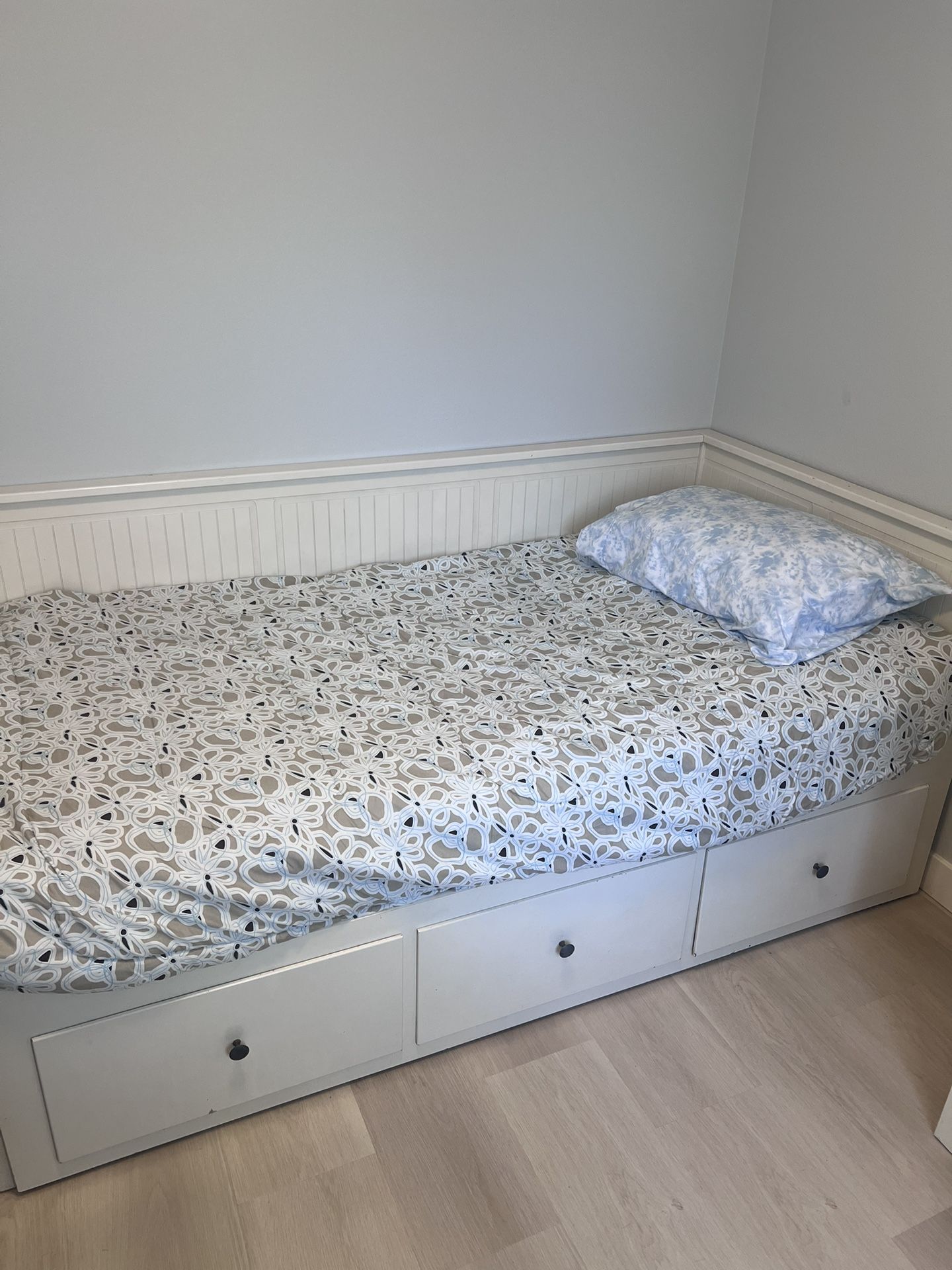 White IKEA Daybed