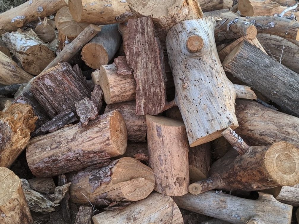 HUGE PILE OF FIREWOOD! READY TO BURN!