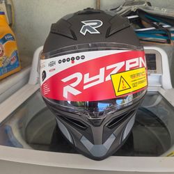 Motorcycle helmet
