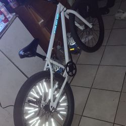 Throne 24 inch  Read description 