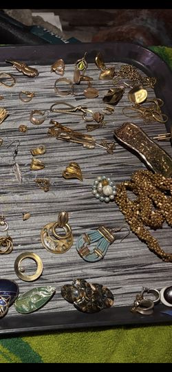Assorted vintage jewelry, fine collectibles, Monet, etc.
