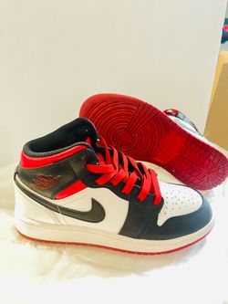 Jordan 1 Mid Gym Red Black Toe