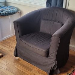 Lounge Chair With Black Cover (White Underneath)
